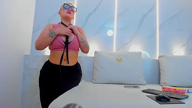 mia becke online show from 01.03.25