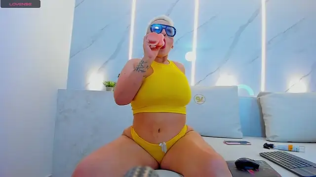mia becke online show from 01.03.25