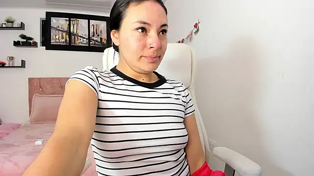 emmaroxi online show from 01.30.25
