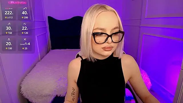 horny blondiee online show from 12.15.24