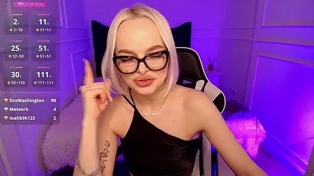 horny blondiee online show from 12.18.24