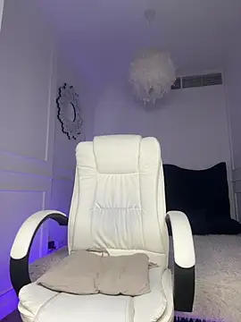 Snapshot of horny_blondiee chatting on 10.08.25 horny blondiee online show from 10.08.25