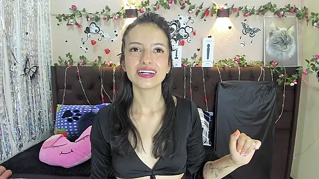 Snapshot of HottCandy21 chatting on 02.24.25 HottCandy21 online show from 02.24.25