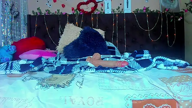 Snapshot of HottCandy21 chatting on 02.25.25 HottCandy21 online show from 02.25.25