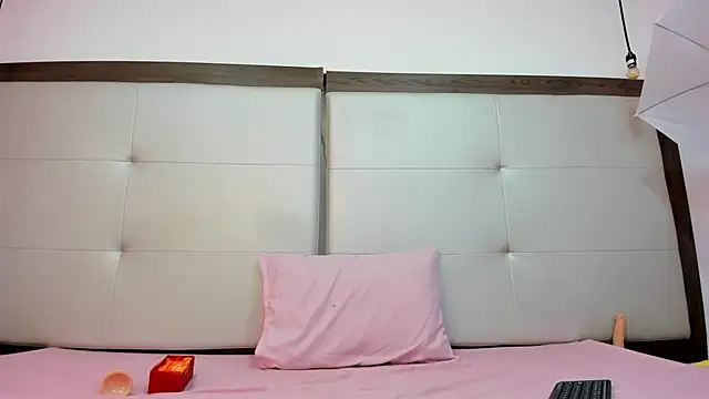 Snapshot of Alisson_Freckles chatting on 02.01.25 Alisson Freckles online show from 02.01.25