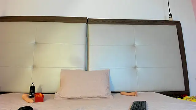 Snapshot of Alisson_Freckles chatting on 02.07.25 Alisson Freckles online show from 02.07.25