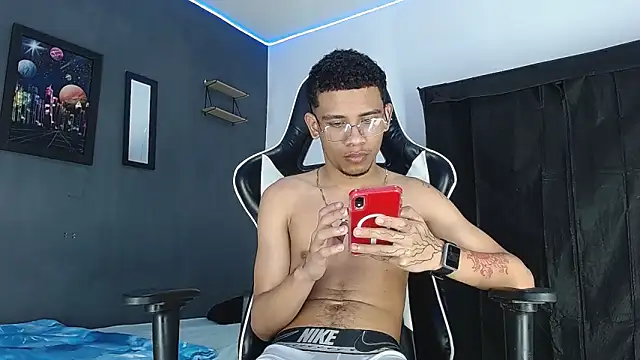 Snapshot of Romancartier_1 chatting on 12.28.24 Romancartier 1 online show from 12.28.24