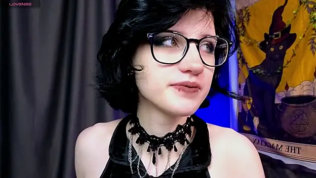 dark vamp  online show from 12.11.24