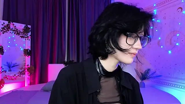 dark vamp  online show from 12.22.24