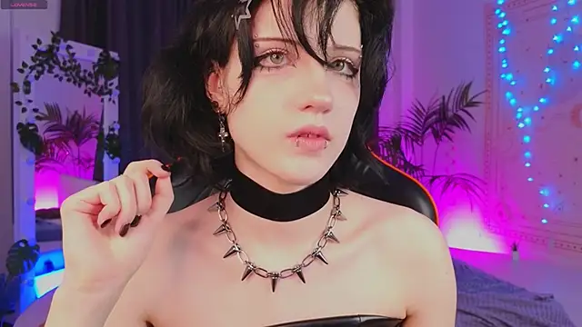 dark vamp  online show from 01.31.25