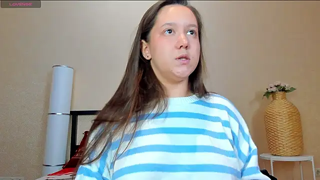 Snapshot of Mira_Karter chatting on 10.20.25 Mira Karter online show from 10.20.25