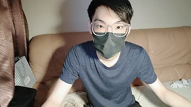 Snapshot of Yang_1069 chatting on 10.23.25 Yang 1069 online show from 10.23.25
