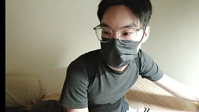Snapshot of Yang_1069 chatting on 10.24.25 Yang 1069 online show from 10.24.25