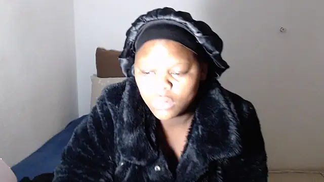 Snapshot of FoxyFataleX chatting on 09.24.25 FoxyFataleX online show from 09.24.25