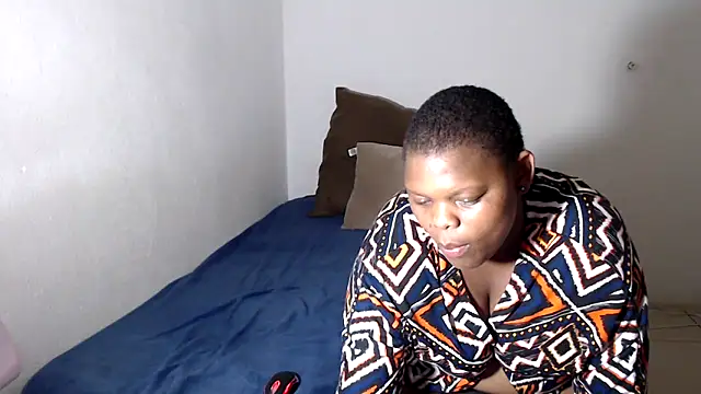 Snapshot of FoxyFataleX chatting on 10.08.25 FoxyFataleX online show from 10.08.25