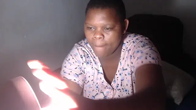 Snapshot of FoxyFataleX chatting on 10.20.25 FoxyFataleX online show from 10.20.25