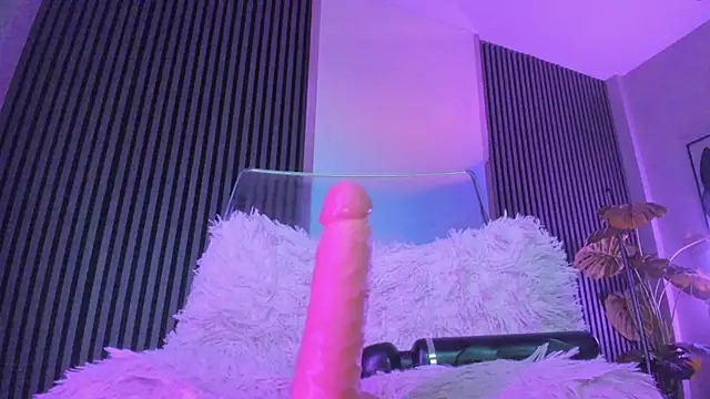 Snapshot of blondie_muller chatting on 03.18.25 blondie muller online show from 03.18.25