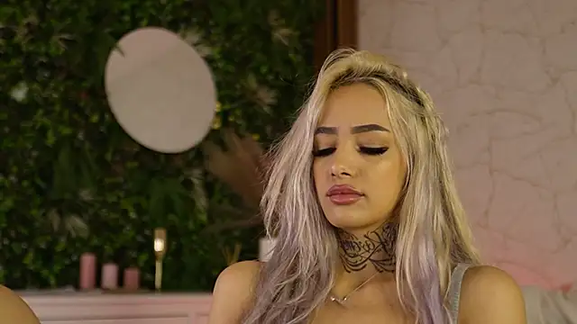 Snapshot of blondie_muller chatting on 09.12.25 blondie muller online show from 09.12.25