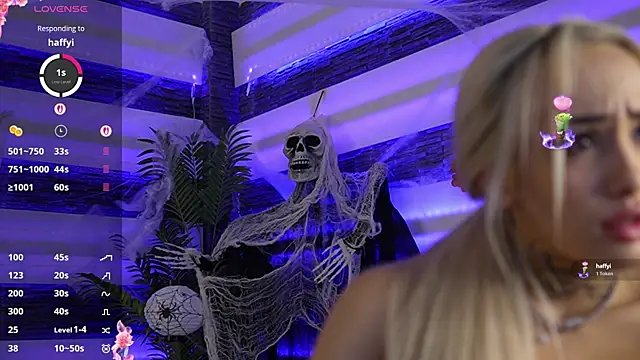 Snapshot of blondie_muller chatting on 10.27.25 blondie muller online show from 10.27.25