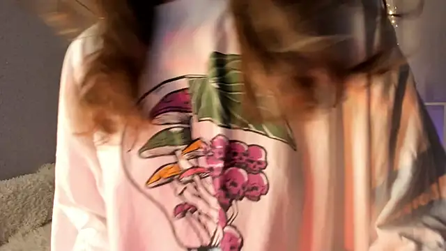 Snapshot of AraCopple chatting on 12.12.24 AraCopple online show from 12.12.24