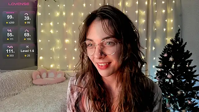 Snapshot of AraCopple chatting on 12.29.24 AraCopple online show from 12.29.24