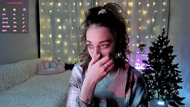 Snapshot of AraCopple chatting on 01.09.25 AraCopple online show from 01.09.25