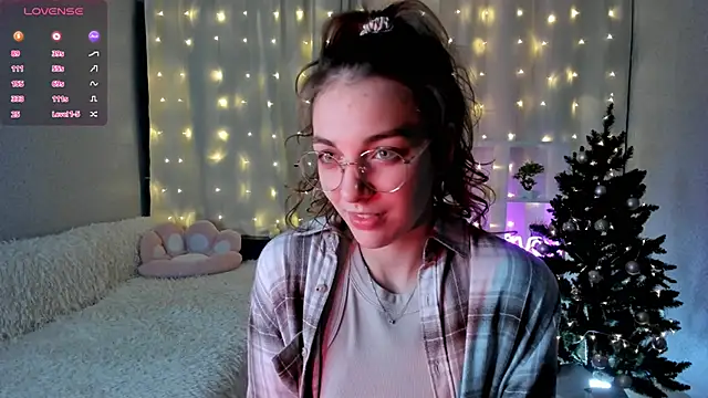 Snapshot of AraCopple chatting on 01.10.25 AraCopple online show from 01.10.25