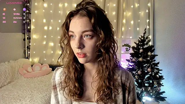 Snapshot of AraCopple chatting on 01.11.25 AraCopple online show from 01.11.25