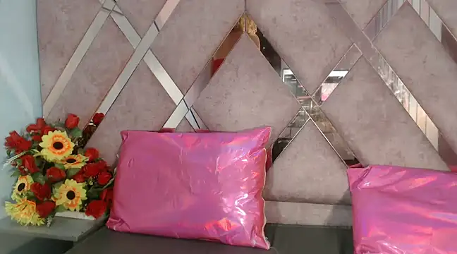 Lucy White   online show from 12.21.24