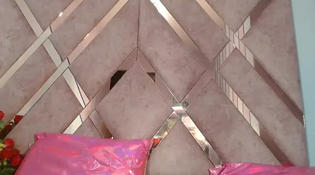 Lucy White   online show from 12.21.24