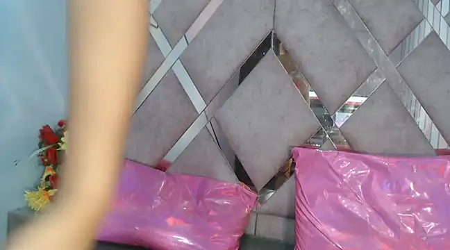 Lucy White   online show from 12.24.24