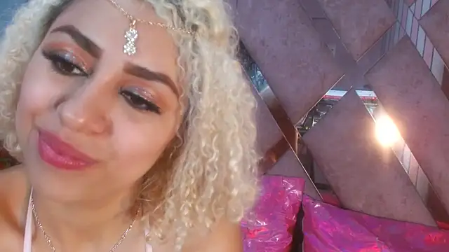 Lucy White   online show from 03.07.25