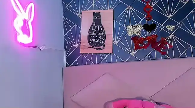 Lucy White   online show from 03.21.25