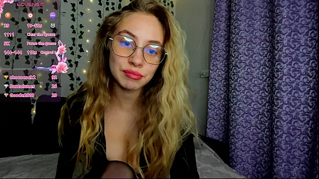Snapshot of Kitty_Katrine chatting on 12.26.24 Kitty Katrine online show from 12.26.24