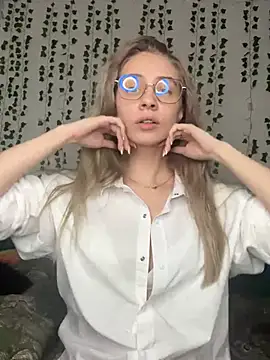 Snapshot of Kitty_Katrine chatting on 02.21.25 Kitty Katrine online show from 02.21.25