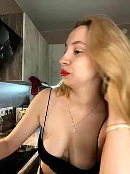 Snapshot of Kitty_Katrine chatting on 10.20.25 Kitty Katrine online show from 10.20.25