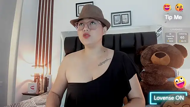 Snapshot of meikochoe chatting on 03.18.25 meikochoe online show from 03.18.25