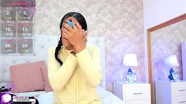 Eliza Thaylor   online show from 01.08.25