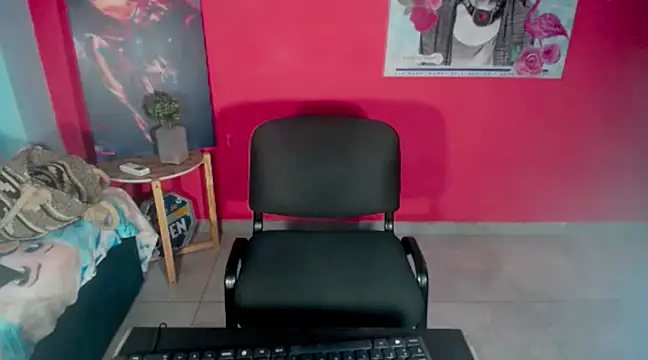 Snapshot of KamilaParrisx chatting on 12.12.24 KamilaParrisx online show from 12.12.24