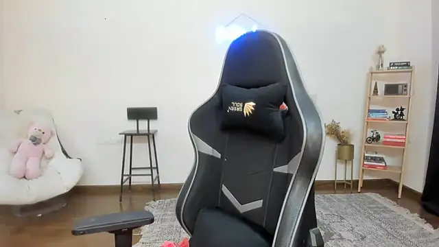 Snapshot of GoddessAnna chatting on 03.04.25 GoddessAnna online show from 03.04.25