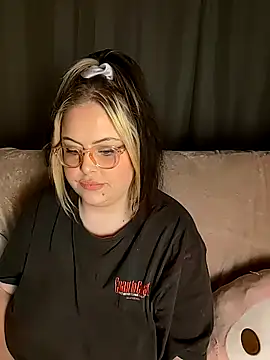 Snapshot of ChubbyBubs chatting on 10.27.25 ChubbyBubs online show from 10.27.25