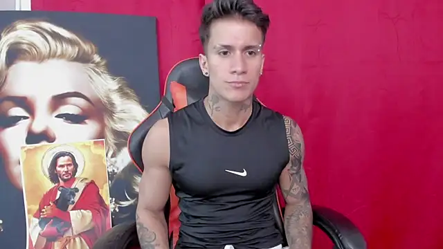 Snapshot of pettergrey1 chatting on 03.18.25 pettergrey1 online show from 03.18.25