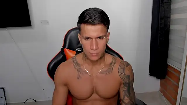 Snapshot of pettergrey1 chatting on 10.27.25 pettergrey1 online show from 10.27.25