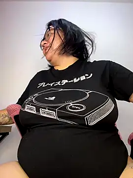 Snapshot of CinnamonCookiez chatting on 10.11.25 CinnamonCookiez online show from 10.11.25