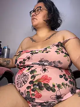 Snapshot of CinnamonCookiez chatting on 10.14.25 CinnamonCookiez online show from 10.14.25