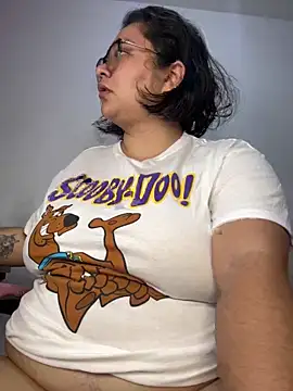 Snapshot of CinnamonCookiez chatting on 10.19.25 CinnamonCookiez online show from 10.19.25