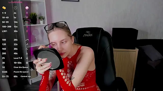 Carol  Cox online show from 02.05.25