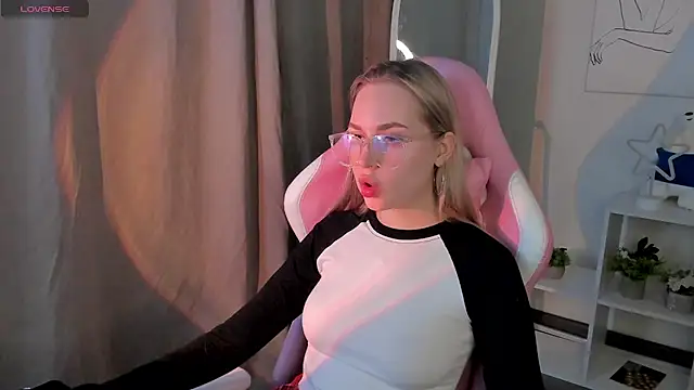 Carol  Cox online show from 03.13.25