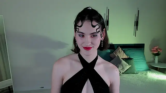 Snapshot of FridaCure chatting on 12.06.24 FridaCure online show from 12.06.24