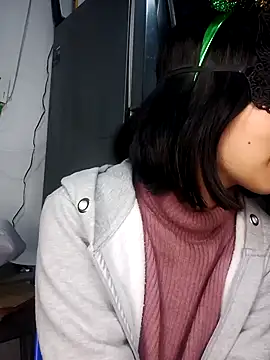 Snapshot of PequeArely chatting on 12.20.24 PequeArely online show from 12.20.24